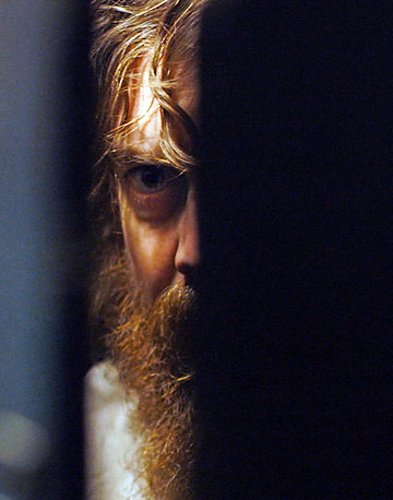 Macon Blair as a street person in 'Blue Ruin'