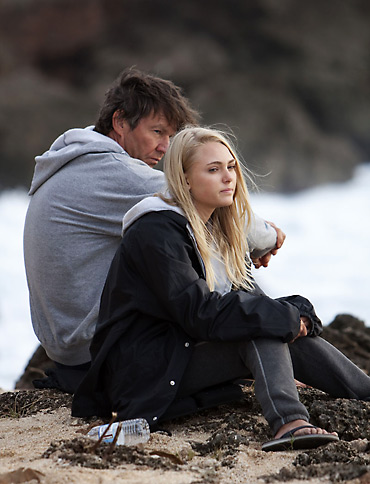 Dennis Quaid with AnnaSophia Robb in the film Soul Surfer