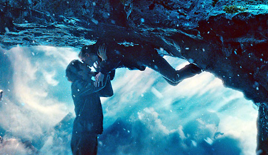 Jim Sturgess and Kirsten Dunst in an upside down kissing scene