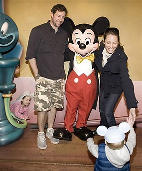 Edward Burns and wife Christy Turlington with kids at Disneyland