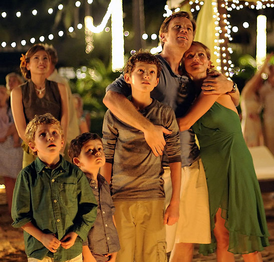 Ewan McGregor, Naomi Watts, Tom Holland, Oaklee Pendergast and Samual Joslin in a scene from the movie The Impossible