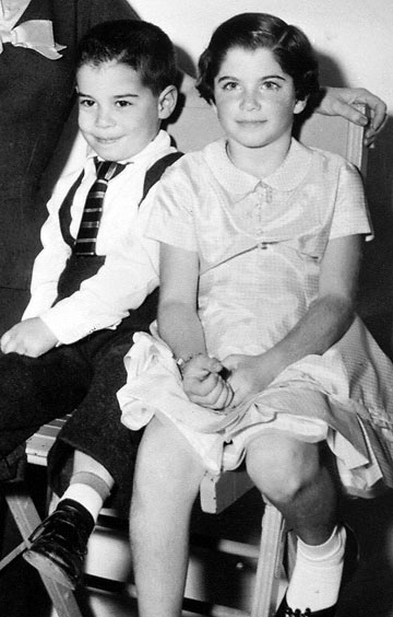 Gregg Oppenheimer with his sister Jo on the set of 'I Love Lucy'