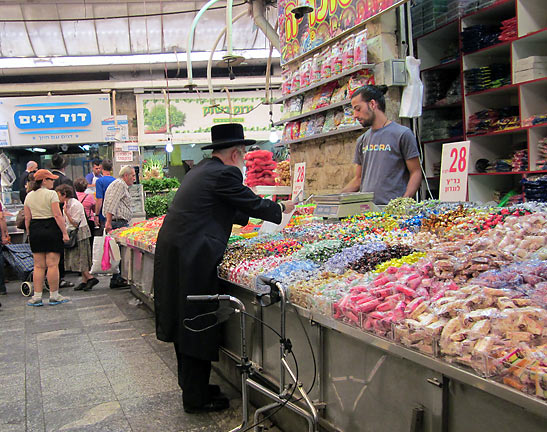 a local shopping at the Mahane Yehuda