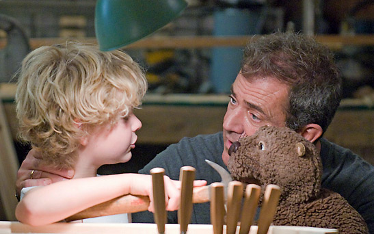 Mel Gibson as Walter in a scene with Riley Thomas Stewart as his younger son Henry