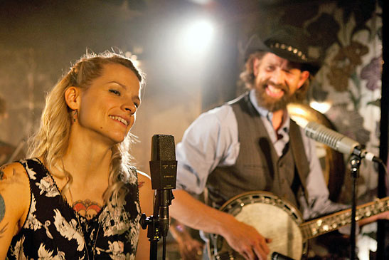 Veerle Baetens as Elise, the female vocalist in the Blue Grass band with Johan Heldenbergh's Didier on the banjo
