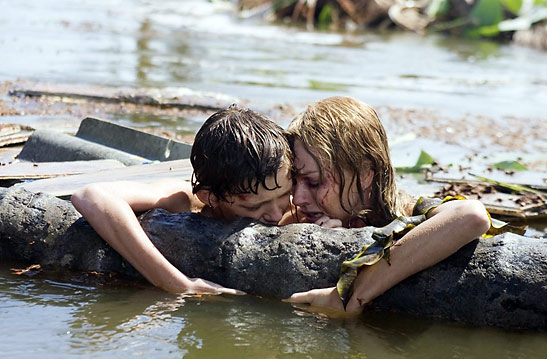 Naomi Watts with Tom Holland in a scene from the movie The Impossible