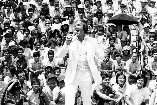 Pat Boone at a concert for Vietnamese refugees, Camp Pendleton, CA