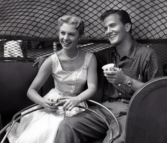 Pat Boone and Shirley Jones on a scene from the film April Love