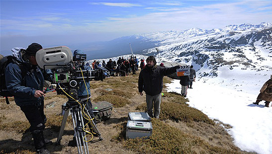 Peter Weir workign with his crew to set up a shot in the film The Way Back