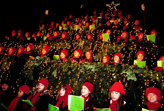 children singing carols at Zurich's Singing Christmas Tree