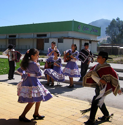 children performing traditional music and  dance at the Santa cruz train station