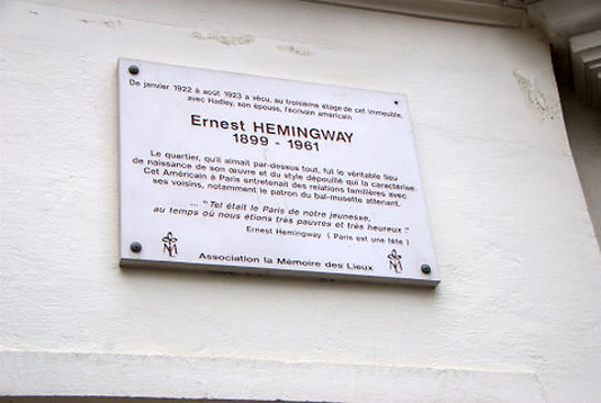 French plaque on a building at the Left Bank in Paris honoring Ernest Hemingway