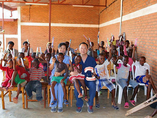 Dr. and Mrs. Lee with the children of Rwanda