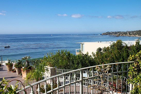 a view of the Pacific Ocean from a resort in Laguna Beach