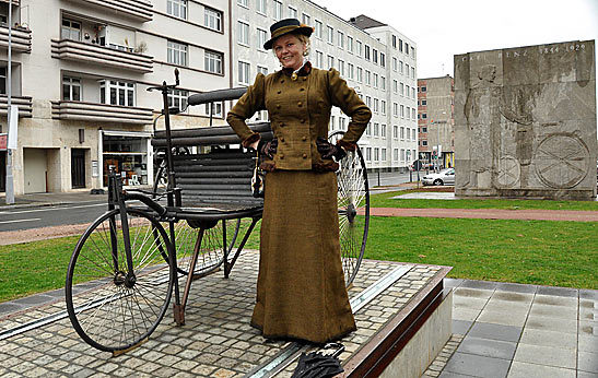 tour guide as Bertha Benz dressed in 19th century clothing, Mannheim main square