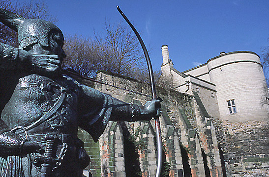bronze statue of Robin Hood facing castle, Nothingham, England