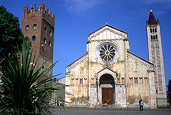 the Basilica San Zeno Maggiore with its Rose Window and abbey tower on the left, Verona, Northern Italy