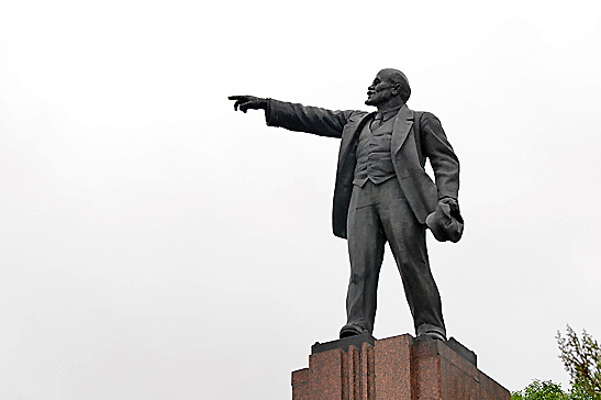 statue of Lenin, Volkov Square, Yaroslavl