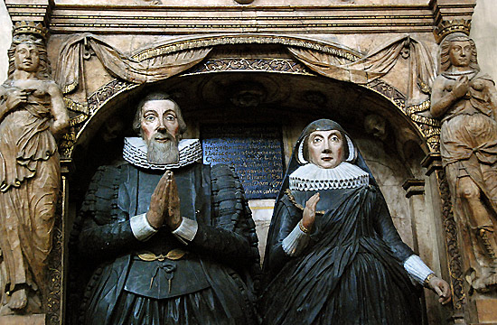 figures in prayer, interior of Yorkminster