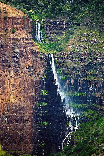 waterfall along the trek from Ke'e Beach to Kalalau Beach