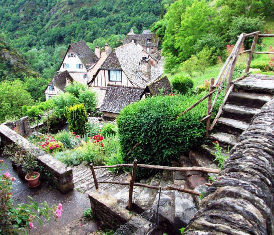 typical town on the Walking Through History Tour of Southern France