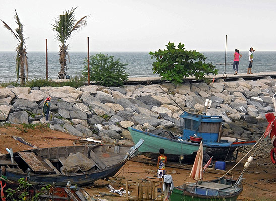 a sea wall at Baan Amphoe