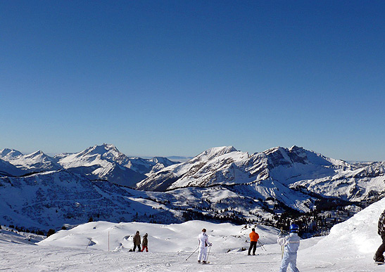 skiers at the Les Portes du Soleil