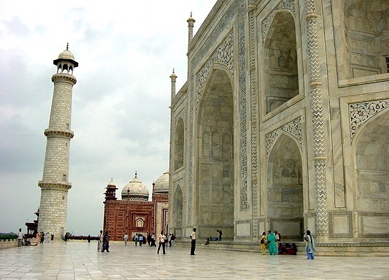 a closer view of the Taj Mahal