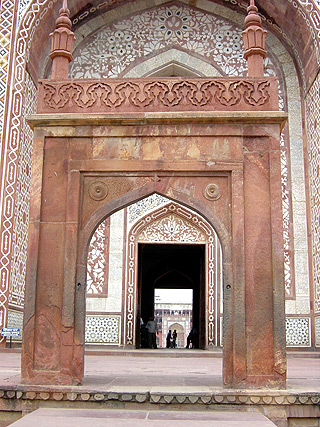 vaulted hall at entrance to Akbar the Great's Mausoleum