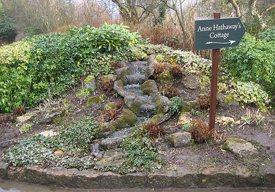 sign on road leading to Anne Hathaway's cottage