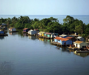 houses along edge of Lake Maracaibo