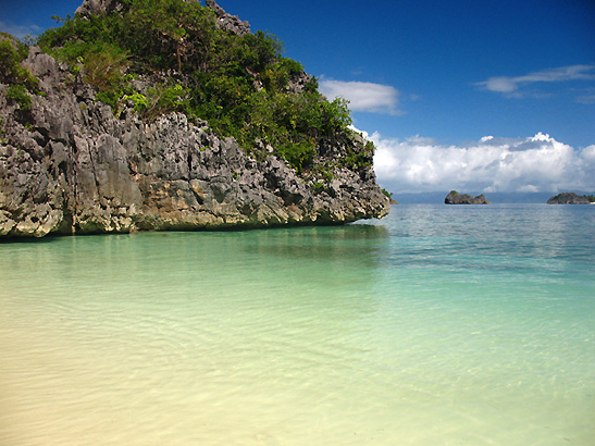 the sandy beach and limestone rock at Matukad Island, Caramoan