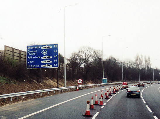 sign on roadway indicating way to the Channel Tunnel