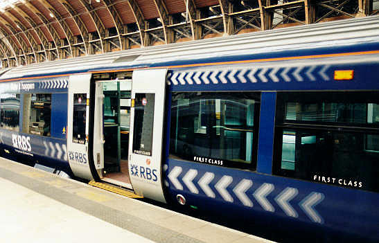 2008 photo of Heathrow Express arriving at London's Paddington station