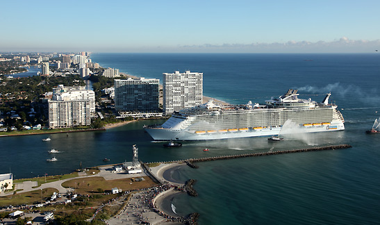 aerial view of the cruise ship Oasis of the Seas