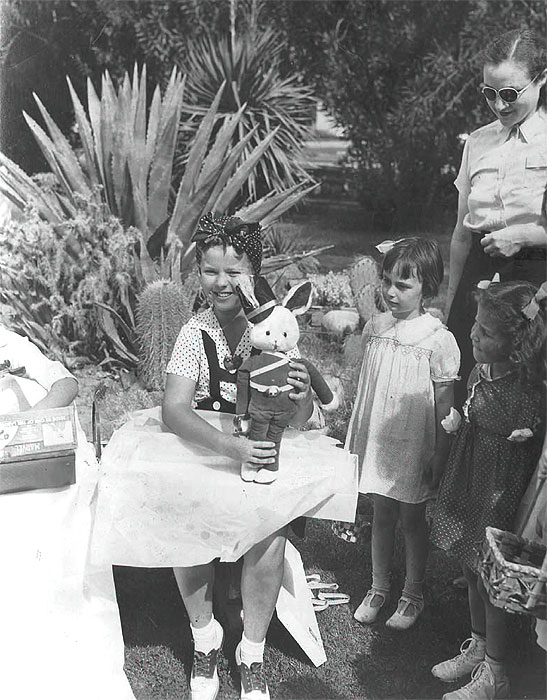 a young Shirley Temple visiting the La Quinta Resort