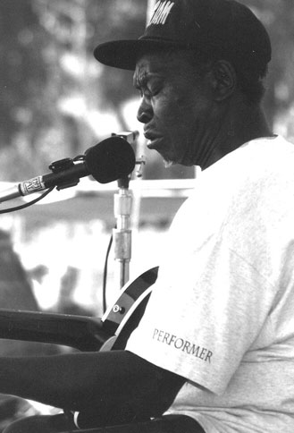 Honeyboy Edwards performing in 1988