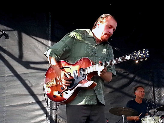 Heine Andersen performing with Marty Dodson