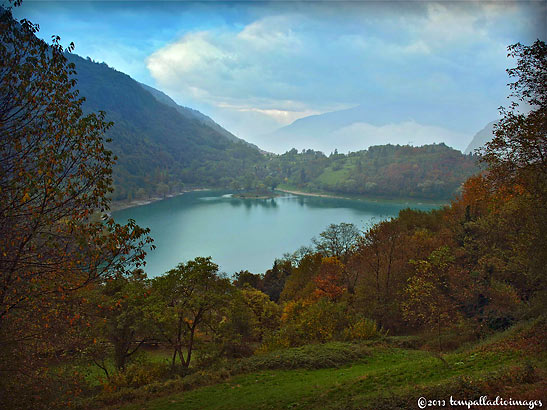 the Lago di Temmo and its turquoise blue waters