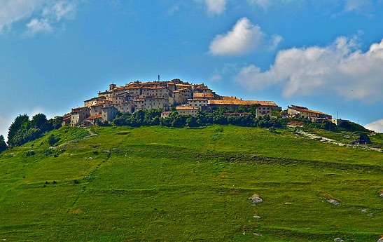 the village of Castelluccio di Norcia atop a hill
