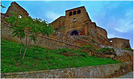 the main entryway to Civita di Bagnoregio