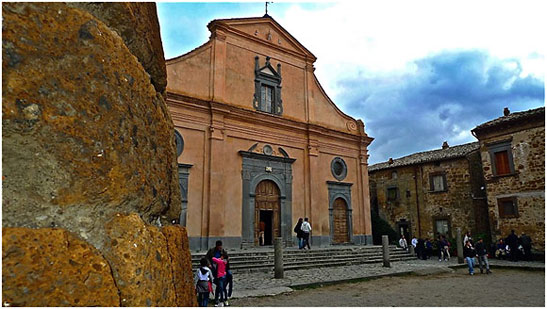 the church at the Piazza del Duomo, Civita