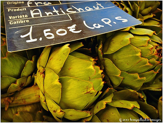 artichokes at an open air market, Libourne