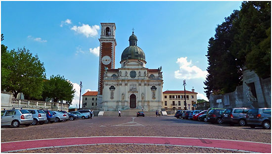 the Piazzalle della Vittoria or Victory Square atop Monte Berico