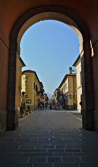 an alleyway in Norcia