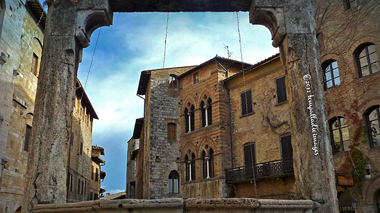 San Gimignano's Piazza della Cisterna