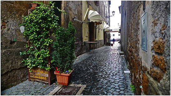 the La Taverna near the Piazza del Commune, Sutri